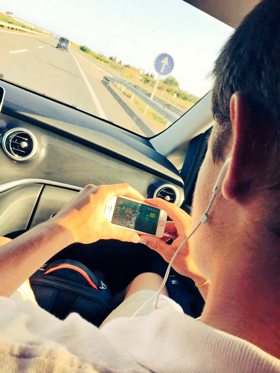 Valentzi konkistau ta gero buelta Madridea deskansatzea,baño @ikerirribarria n partidue galdu gabe ! #RoadtoTxapela