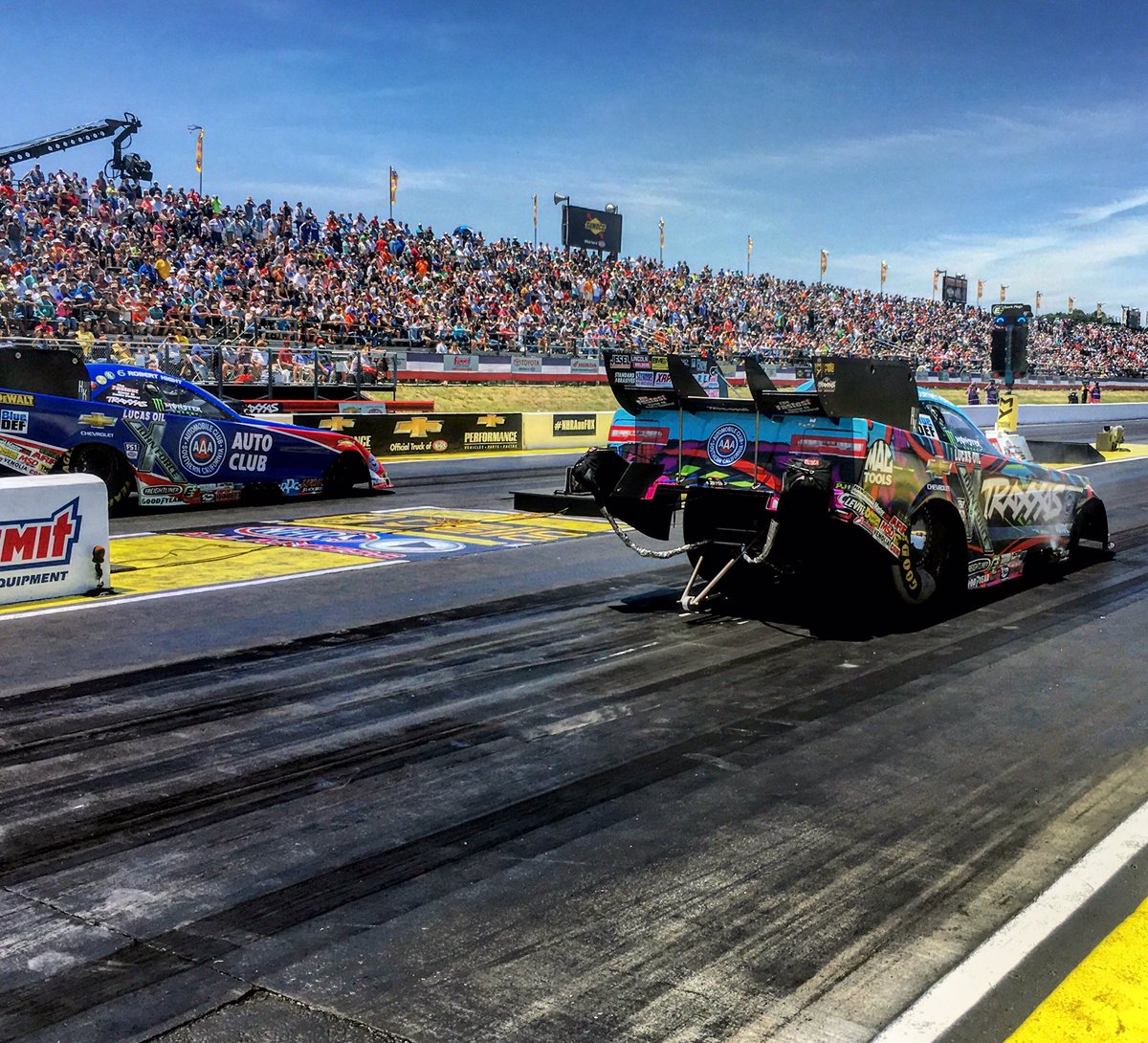 JFR_Racing's tweet image. Courtney gets it! She advances and increases her points lead. Six straight round wins for the @traxxasracing team.