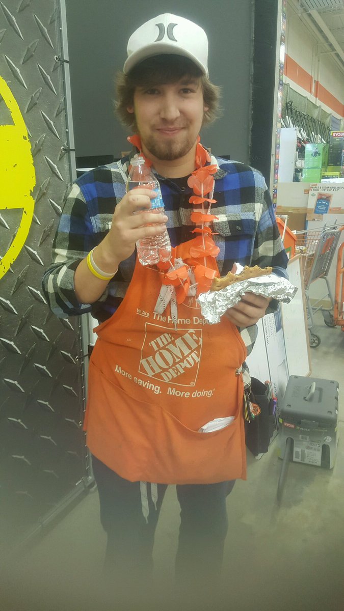 JackieMassengal's tweet photo. National Chocolate Chip Cookie Day!!! BG style thank you D.P. Dough in BG. #MWMAY2016 https://t.co/P1a257uKXr