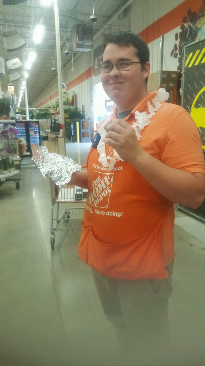 JackieMassengal's tweet photo. National Chocolate Chip Cookie Day!!! BG style thank you D.P. Dough in BG. #MWMAY2016 https://t.co/P1a257uKXr