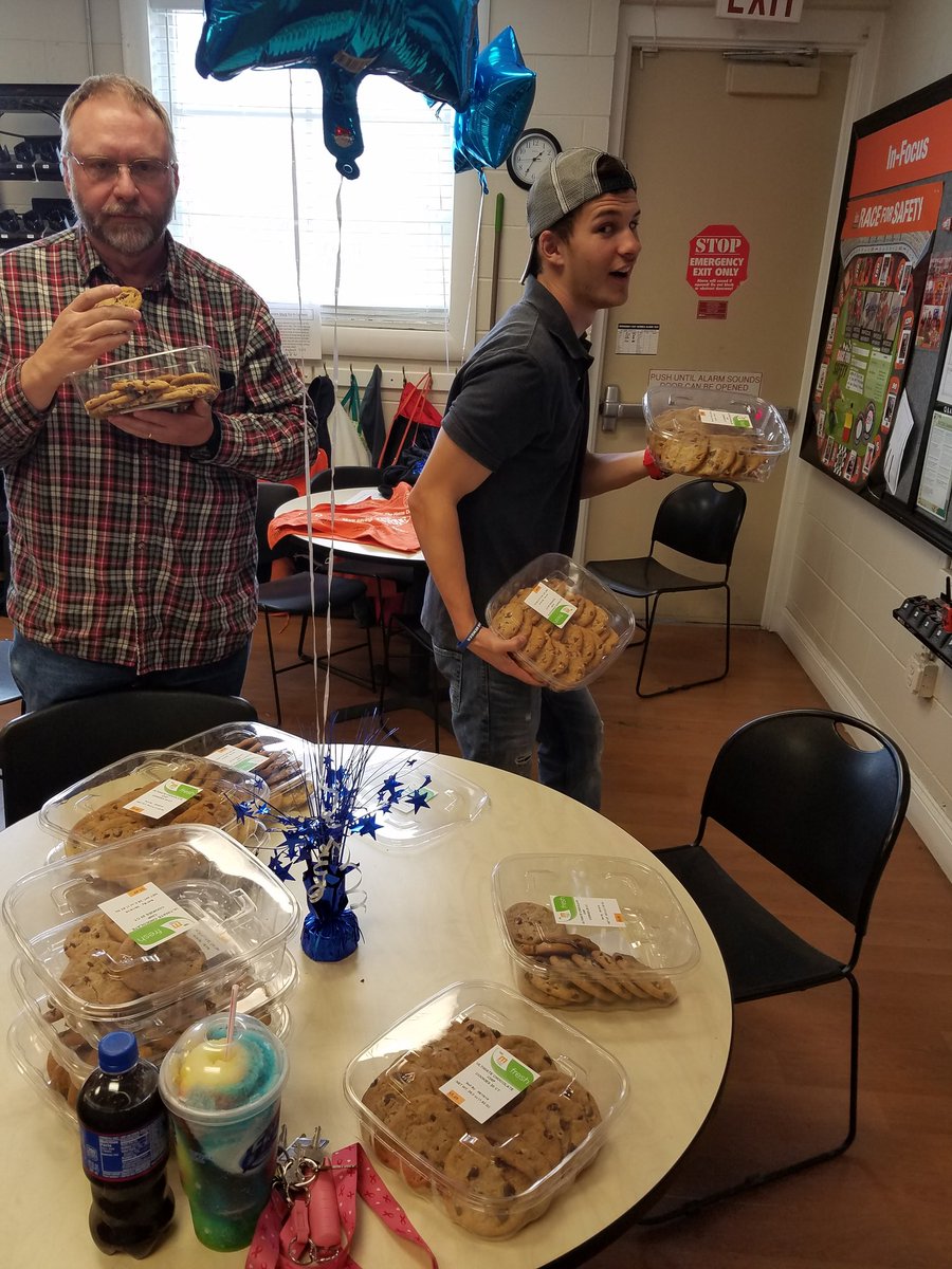DO2MCC's tweet photo. Enjoying National Chocolate Chip Cookie Day #MWMay2016 @dshines64 @troyer_paige @bobsaniga @MattEnglish1977 https://t.co/kjzwufk7GD