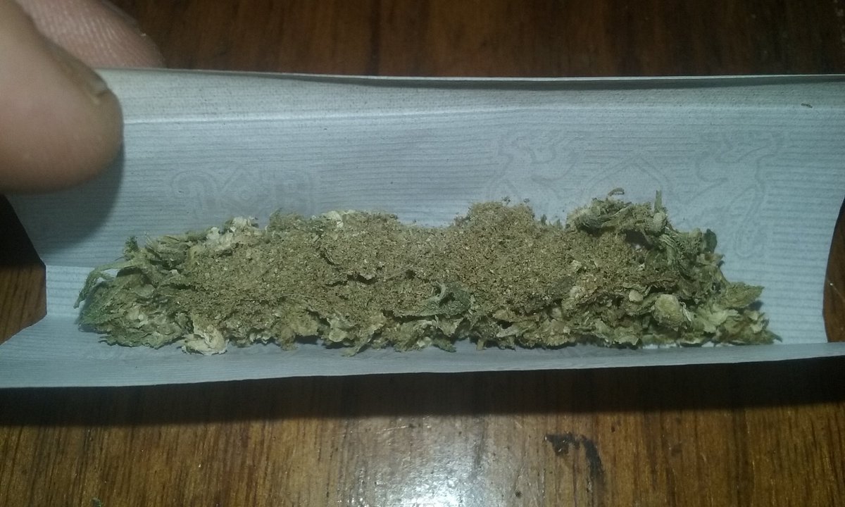 wildnugz's tweet photo. Kicking my feet up about to enjoy a kief field joint. #cannabis #growyourown #massgrows #marijuana #relaxing https://t.co/JKkwD1qNzb