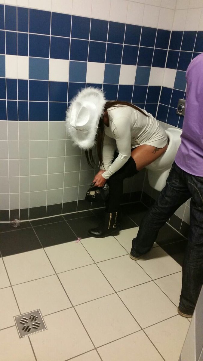 Howard Komproe tweet media