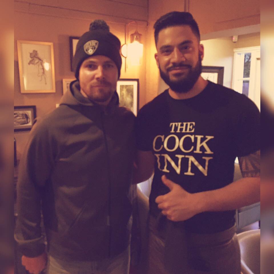 CockInnWishaw's tweet photo. Mr Amell. @StephenAmell thank you for being so great with our team. 🐔🍴 https://t.co/OX0z2eg1Am