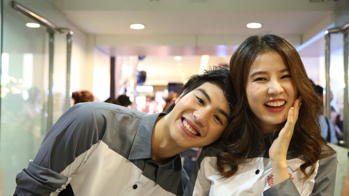 kaewoic's tweet photo. ขอซบหน่อยฮะ 😍 #uprinceseries https://t.co/s9Exs8QqpG