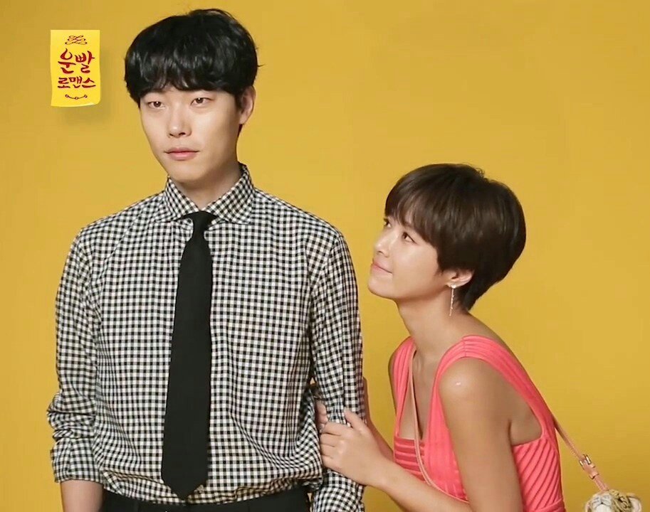 TheDramaKorea's tweet photo. Ryu Jun Yeol &amp; Hwang Jung Eum saat pemotretan poster drama MBC "Lucky Romance". https://t.co/BmxR1OywKd