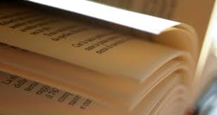 ItalianSchoolVB's tweet photo. #WordOfTheDay #LeafThrough = to turn the pages of (a book, a magazine, etc.) #TheItalianSchool #Verbania #TIS https://t.co/et8MeaQ555