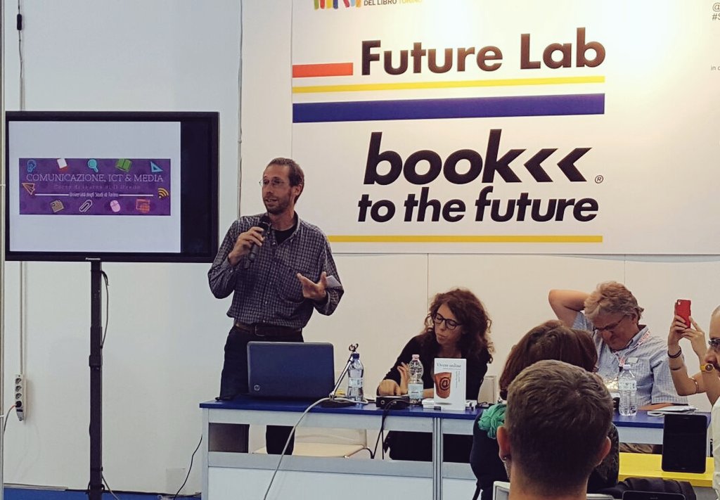 IMIreneM's tweet photo. Vivere online @SalonedelLibro #SalTo16 #comunito #bttf @booktofuture https://t.co/mndBDVyIfC