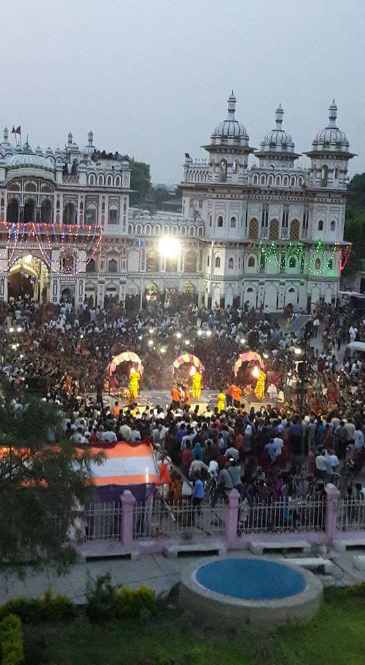 manishraman's tweet photo. #aarati#janakinavmi#janakitemple#janakpur https://t.co/BbOSSHAz7T