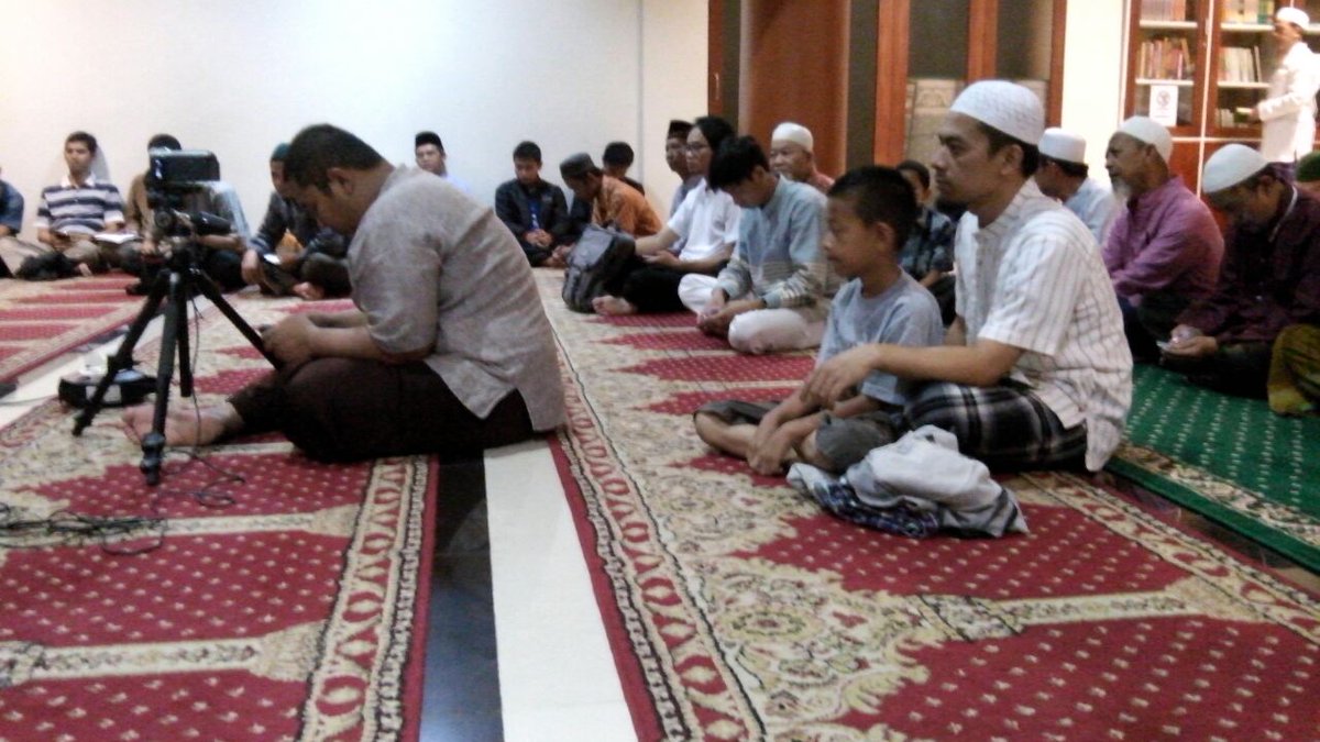 KelCikutra's tweet photo. giat magrib mengaji di rw 13 masjid al huda minggu 15-05-16 @kec_cibkidul @PemumBdg @LurahCikutra @DiskominfoBdg https://t.co/uJlx0jZ7fy