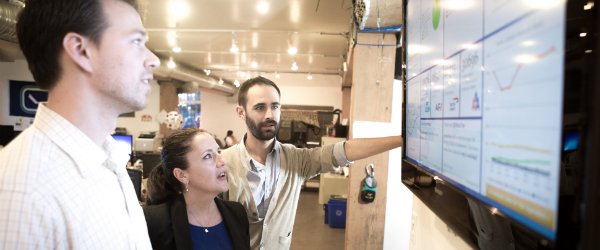 hootsuite's tweet image. Learn how to track your social ROI with this practical toolkit: ow.ly/OH0V300bjIg