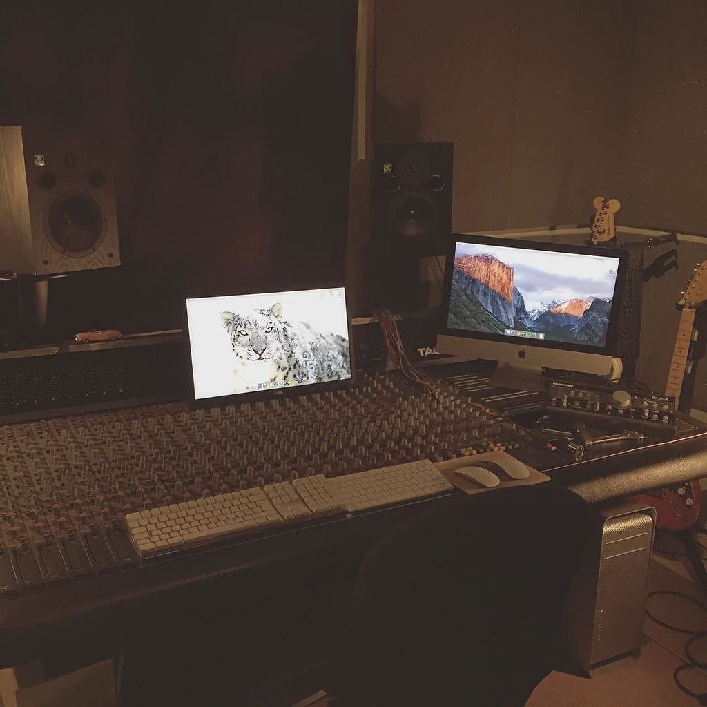 producerpassion's tweet photo. Just got an IMac. I can mix from home without carrying round a tower now. #recordingstudio #producer #imac #logicpr… https://t.co/orN7H6miEV
