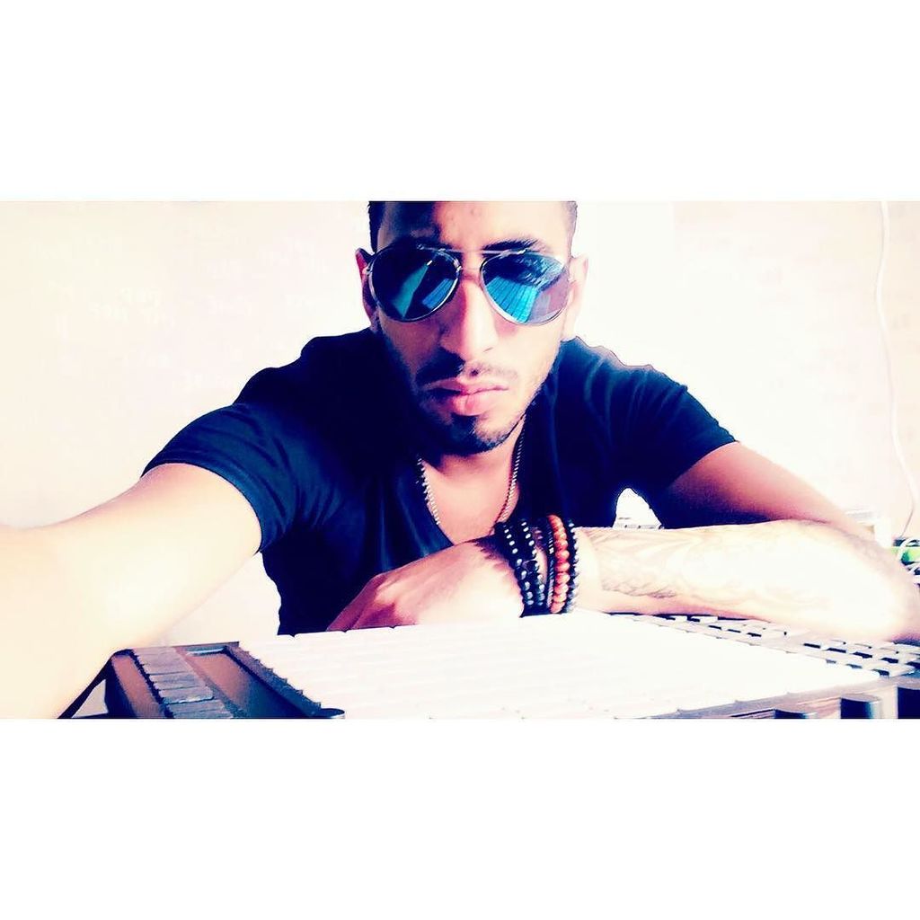 producerpassion's tweet photo. Making money,is my hobby💰#bo18 #udm #protools #maschine #traktor #instadj #instaproducer #undergroundnight #pioneer… https://t.co/aWDX56dRt8