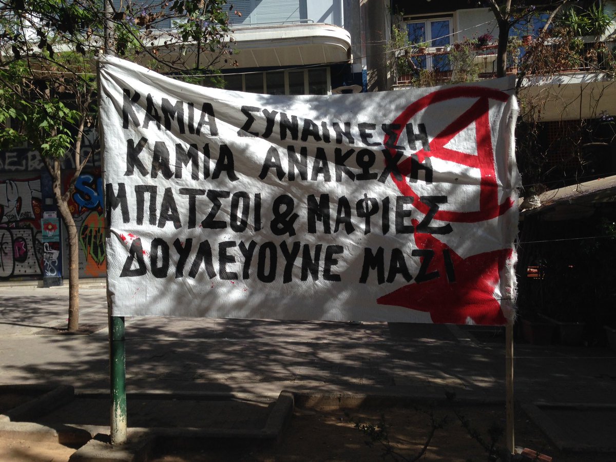d_dodotsios's tweet photo. Πλ. Εξαρχείων, bazaar βιβλίου για την ενίσχυση δομών αλληλεγγύης σε πρόσφυγες &amp; μετανάστες. #antireport #prv #rbnews https://t.co/Ec4kI3Wy6C