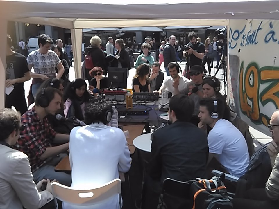 Émission en direct autour de #NuitDebout <a href="/NuitDeboutTlse/">NuitDebout Toulouse</a> émission radio en direct sur Radio FMR et Campus FM