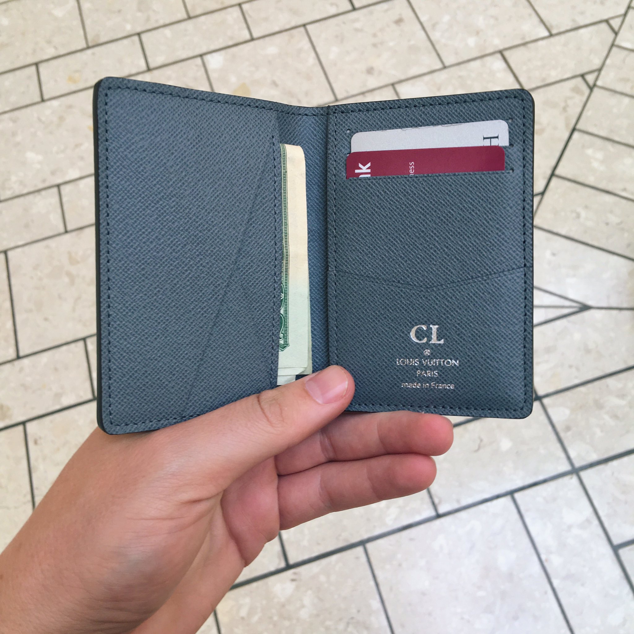 Caspar Lee on X: I lost this wallet if anyone sees it please