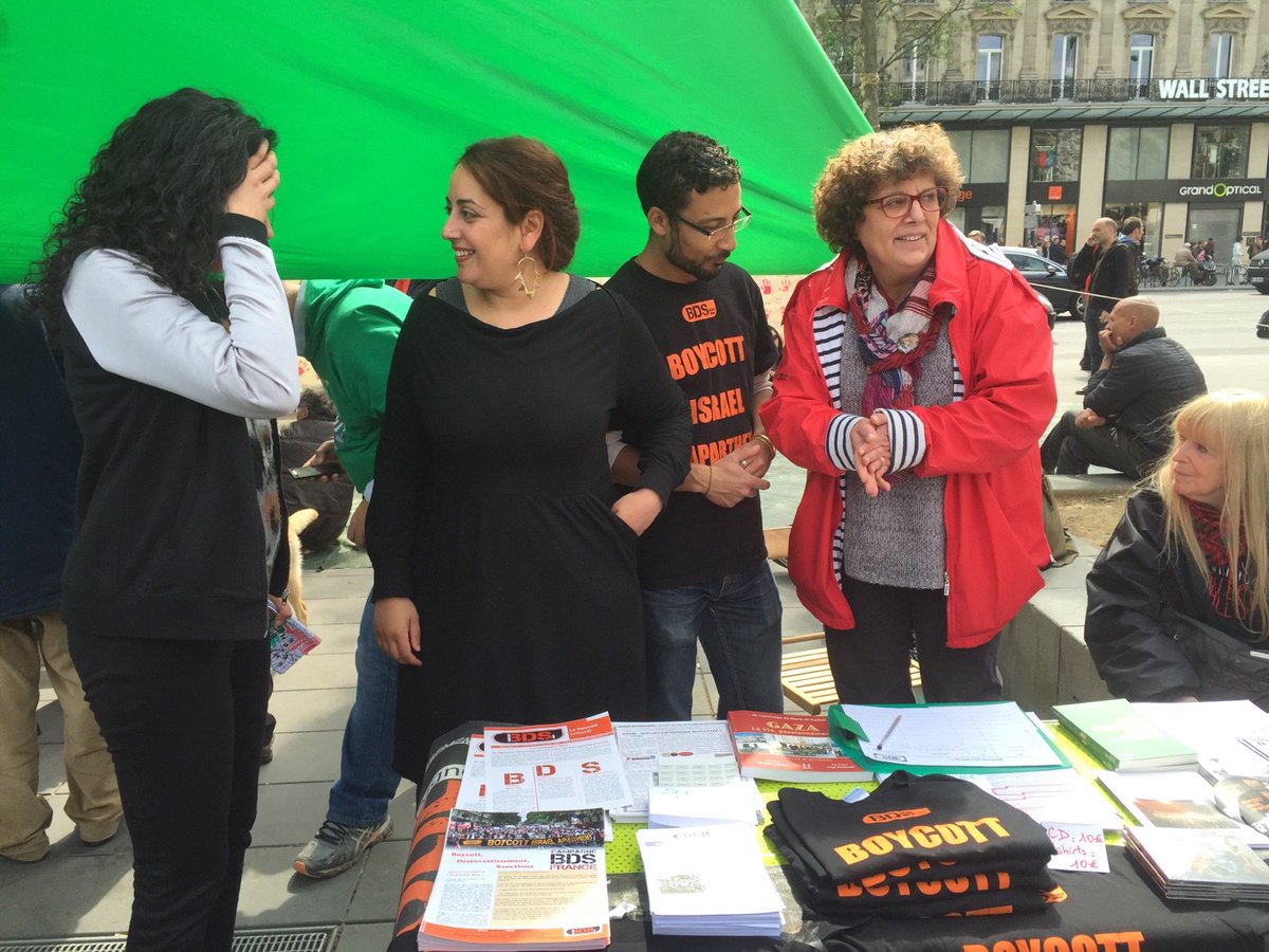 DeboutPalestine's tweet photo. Retrouvez nous à @nuitdeboutparis et Ciné-luttes ce dimanche 15 mai! #PalestineToujoursDebout #BDS https://t.co/uyxhER77X2