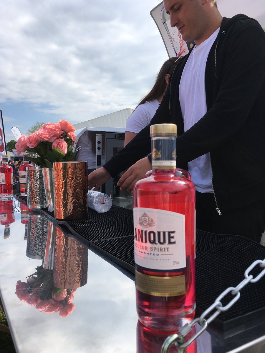 PurePassionPP's tweet photo. @LaniqueSpirit going down well in the sunshine with a hand from @BeetleJuiceltd ! https://t.co/IviEwFLQpf