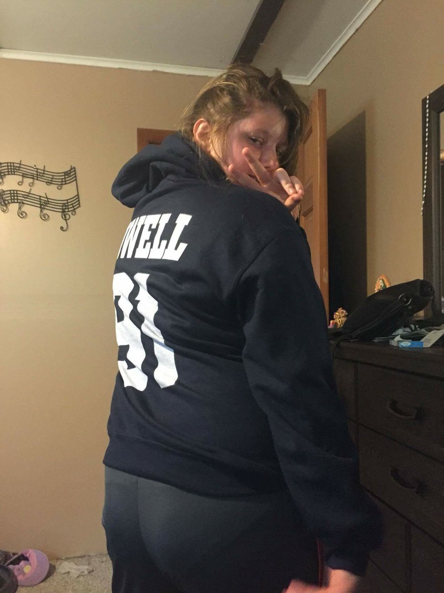 jaydenbgraphics's tweet image. my @danisnotonfire hoodie came in and I did a little Photo shoot💁🏽😂💜