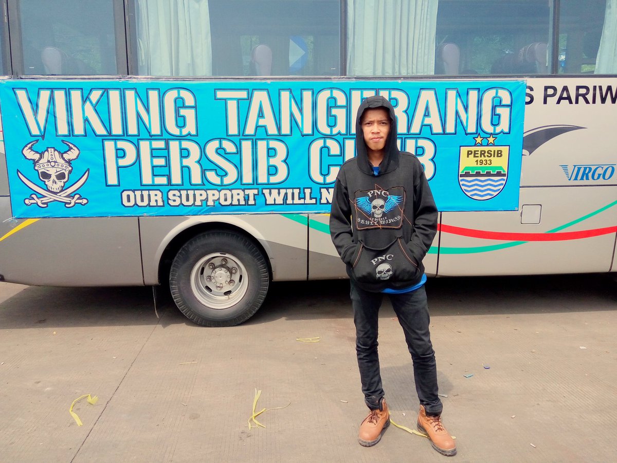 Asraffreestyler's tweet photo. Tour Viking tangerang kemarin🍻 persib vs bali united 👊 @VikingTNG https://t.co/btvEDUGnZm