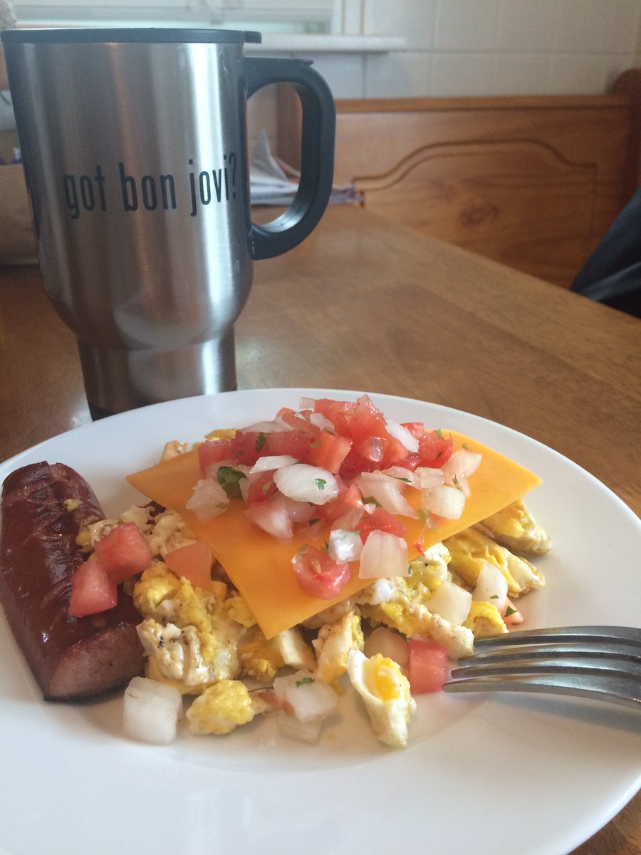 LanceRidlon's tweet photo. Fueling up for the day! #lowcarb #Atkins40 #healthyliving and a little @BonJovi too! 🤗 https://t.co/lRYclq0T6r