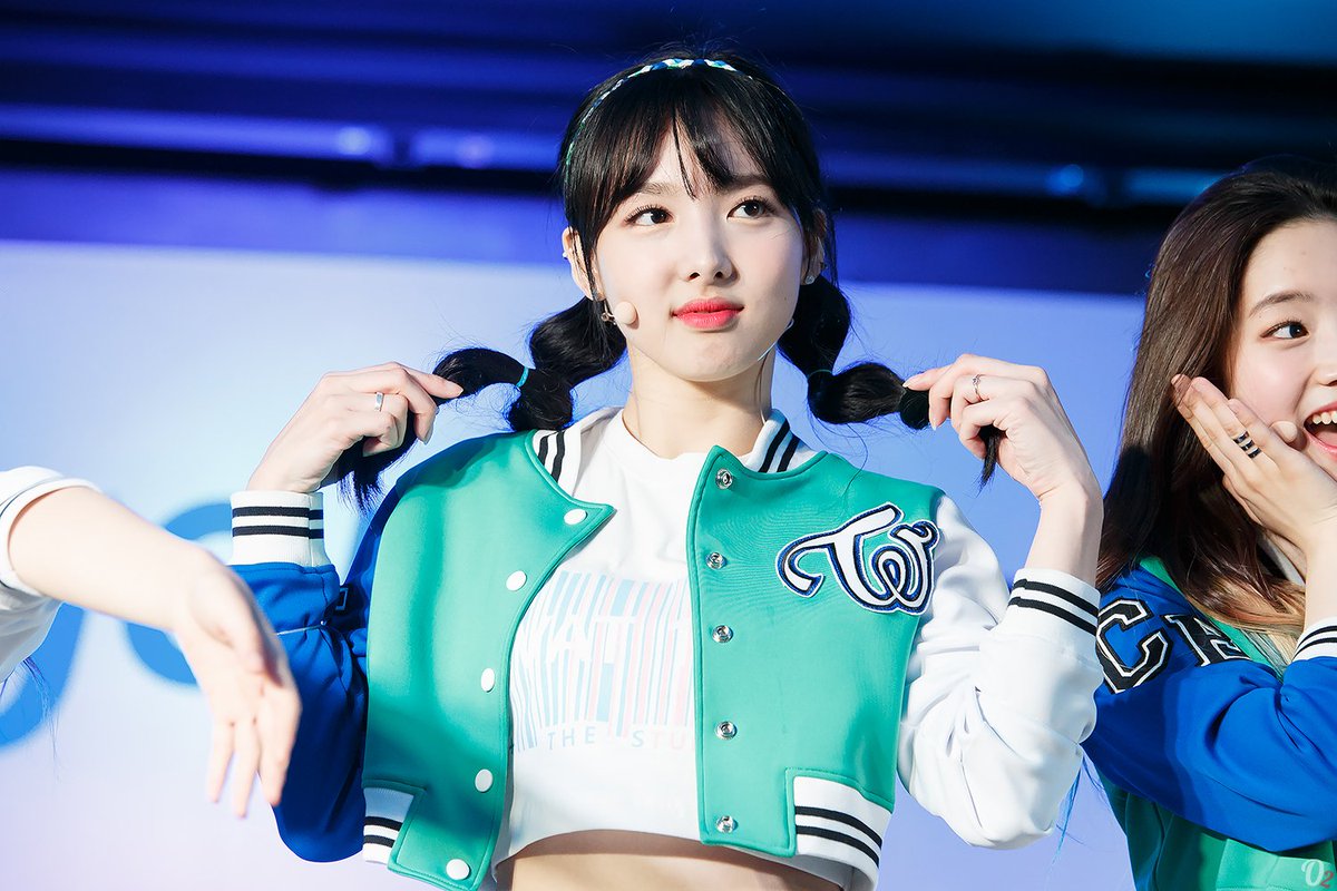 TwiceO2_'s tweet photo. 160507 #TWICE #NAYEON #트와이스 #나연 
#CheerUp
어렵다.. 여의도 사진.... 그래서... 다른날... 사진... https://t.co/RHmRxkxNNd