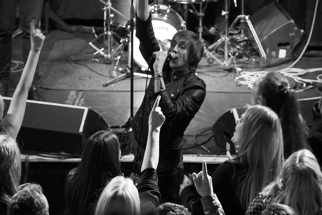 knightevent's tweet photo. See @nickhoweuk hit the stage at @BusPalladiumoff on May 26th ! #HubbleFestival #Paris #Livemusic #Gigs https://t.co/eW8v1nV3at