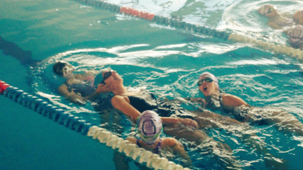 C_N_Santurtzi's tweet photo. El viernes los escolares enseñaron a sus padres lo aprendido en salvamento y socorrismo.🆘🏊🆘 @CentroVascoSOS https://t.co/nMIykrou16