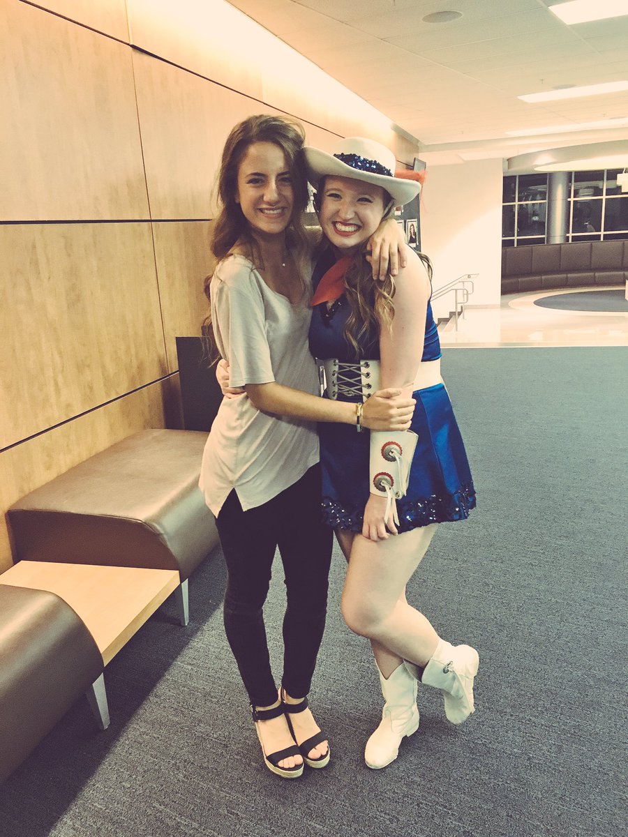 kaylapadol's tweet photo. Last showcase was amazing!!!!! @e_wend @alysonchastain https://t.co/dwpoGIyje6