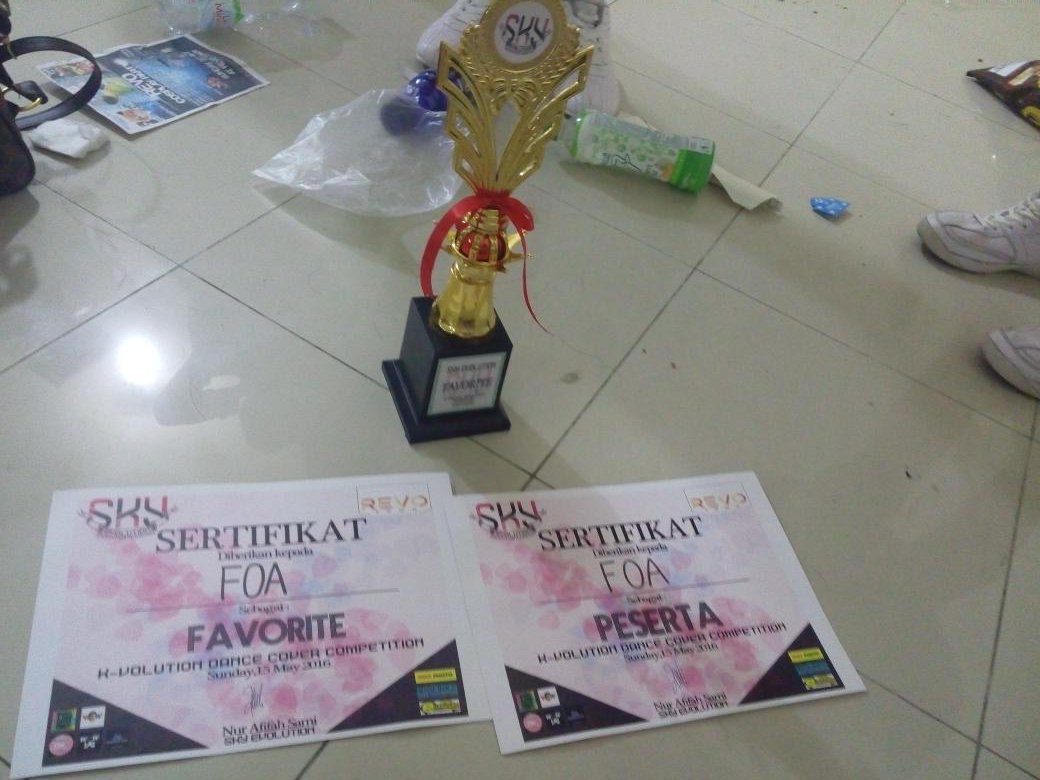Allhamdulilah 😂 baru debut FOA udah dapet Juara favorit 💐 
makasih ya buat dukungannya kalian semua dan juga 😂😘