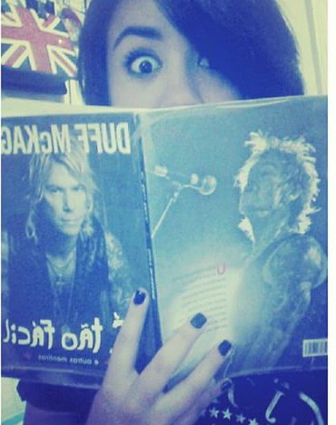 Cabana6Sentido's tweet photo. Fans and their @DuffMcKagan books #HTBAM #ItsSoEasy 📷 @move_the_stars, Larissa, Josevaldo. https://t.co/KxBpVESQ9h
