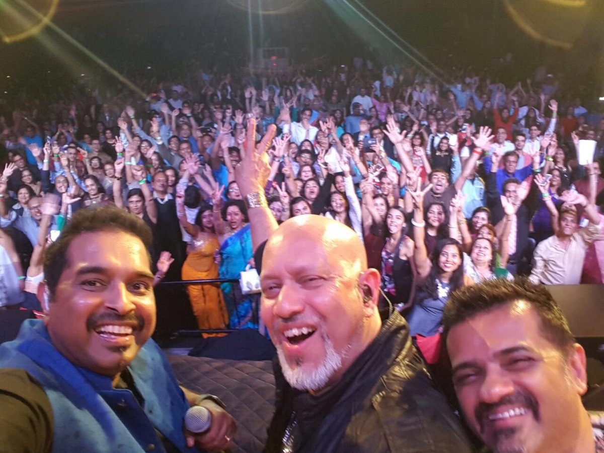 ShankarEhsanLoy's tweet photo. Thank you America for a super slamming tour! #SELout! Till next time @Shankar_Live @EhsaanNoorani @loy_mendonsa #SEF https://t.co/NHxWemEkJy