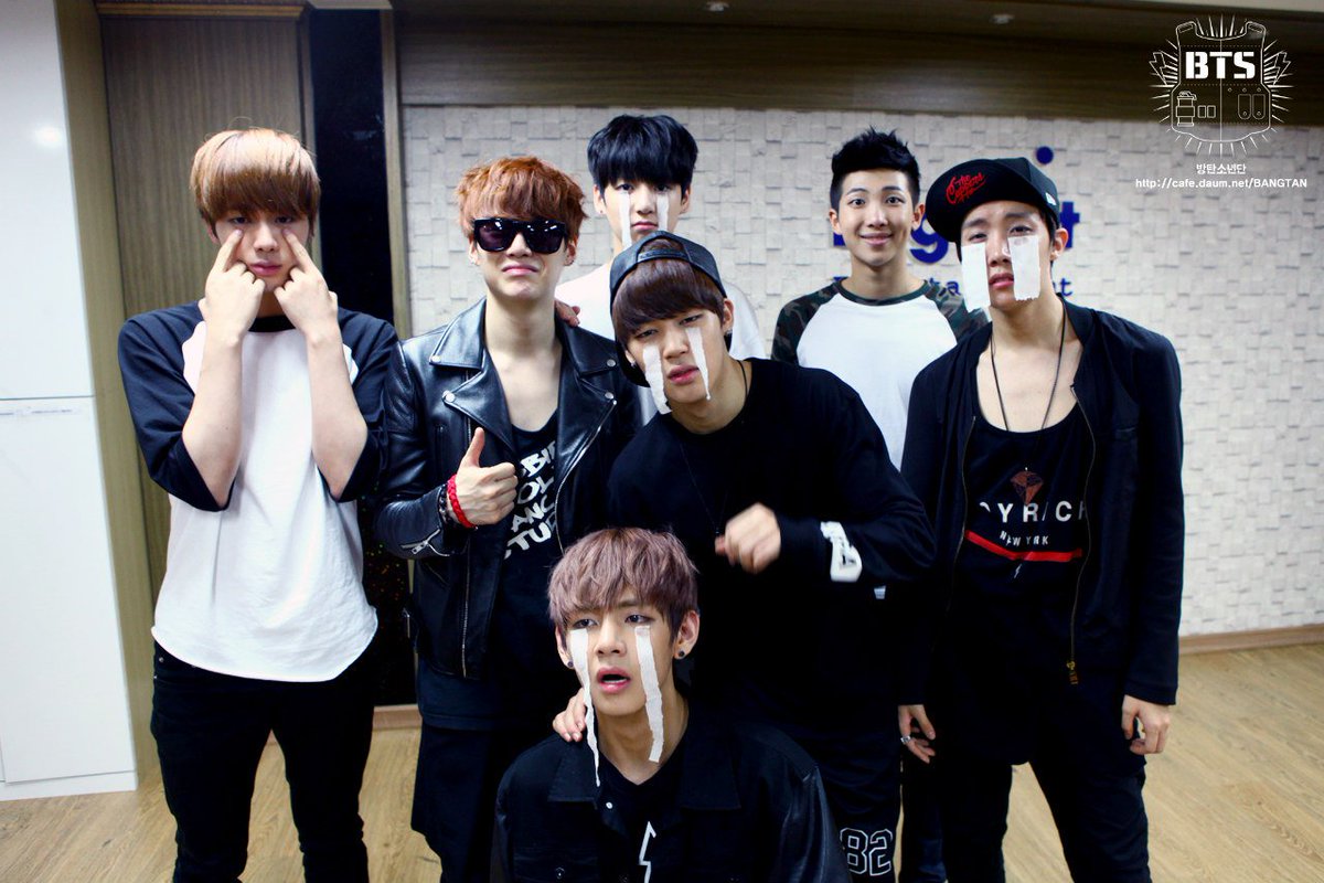 Группа втс корея. Группа бтс вместе 2022. Самые бтс. Bts группа корея. Bds группа корейская.