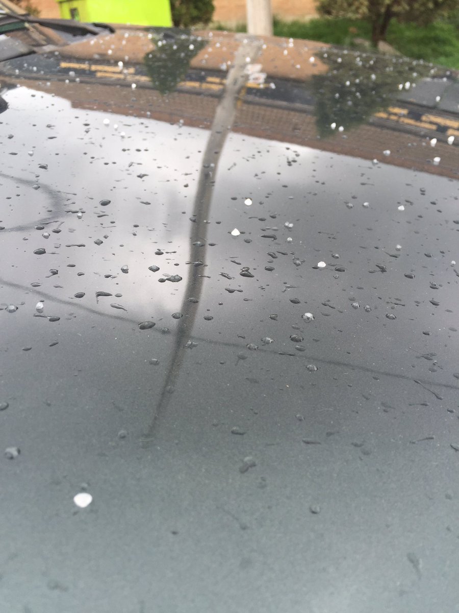 StormhunterTWN's tweet photo. Yeah, it's ice pelleting in Toronto right now. Spring, where are thou?! https://t.co/Rm6ak8xXWF