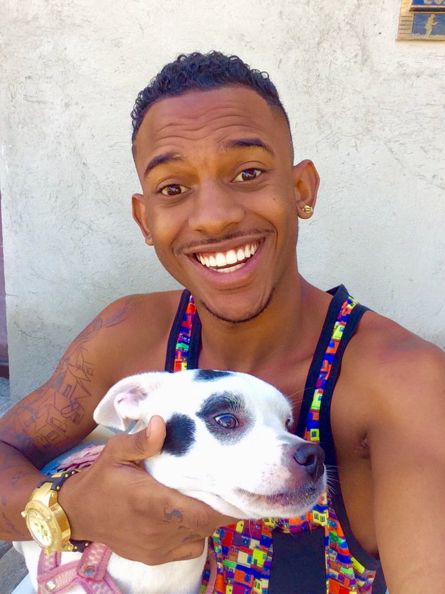 mcsheikrj's tweet photo. felicidade self com a madame #Sharlour
🐶👳🏾

Mas tarde tem baile 
#ggproduções https://t.co/SbMz0b7kiM