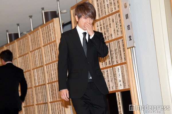 914__07's tweet photo. 辛いよね？
無理はしてほしくないけど、、、
ゆっくりでいいからね？
きっとこれからも蜷川さんは、にっしーのこと応援してる。見守ってるよ。
こんな簡単に言っていいかわかんないけど、にっしー頑張って。

 #西島隆弘 
 #蜷川幸雄 https://t.co/2yXo1q3Nos