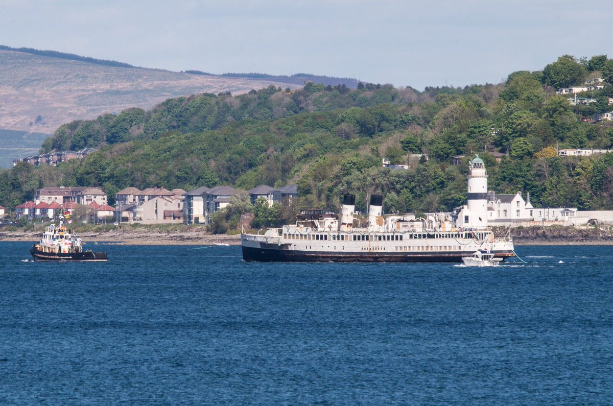 redferryman's tweet photo. @ClydeCruises Clyde Clipper welcoming TS Queen Mary @fotsqm Back where she belongs! #ReturnOfTheQueen @CalMacFerries https://t.co/54wp7akZLC
