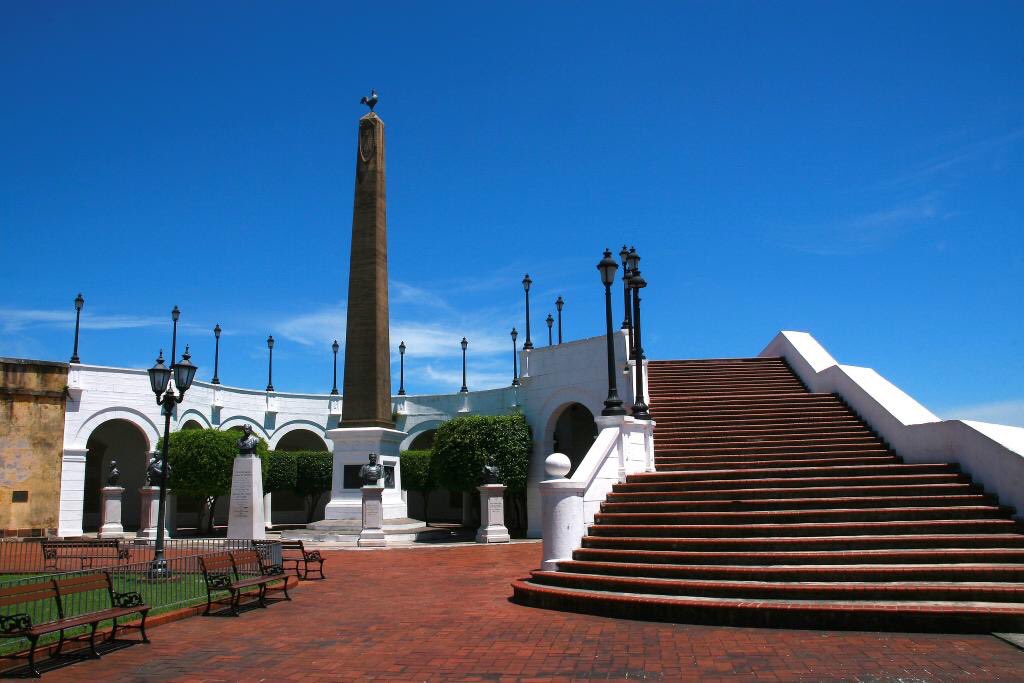 ¿Qué tal si le cambiamos el nombre Plaza de Francia a Plaza Victoriano Lorenzo? #PlazaVictorianoLorenzo #113Años