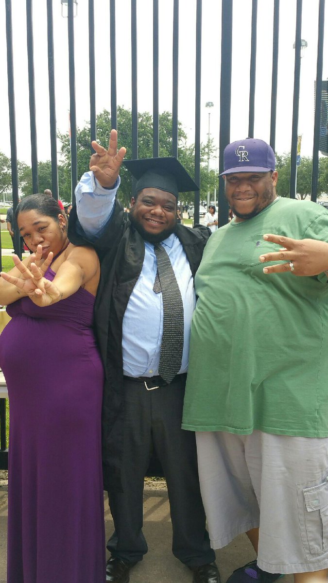 G_Mizzle3's tweet photo. #HCCGrad2016 #3rdWard #TreyUp #lilBrotherandlilSister #siblings We #rep wherevere we are #loveitmayne https://t.co/50kyPYecuN