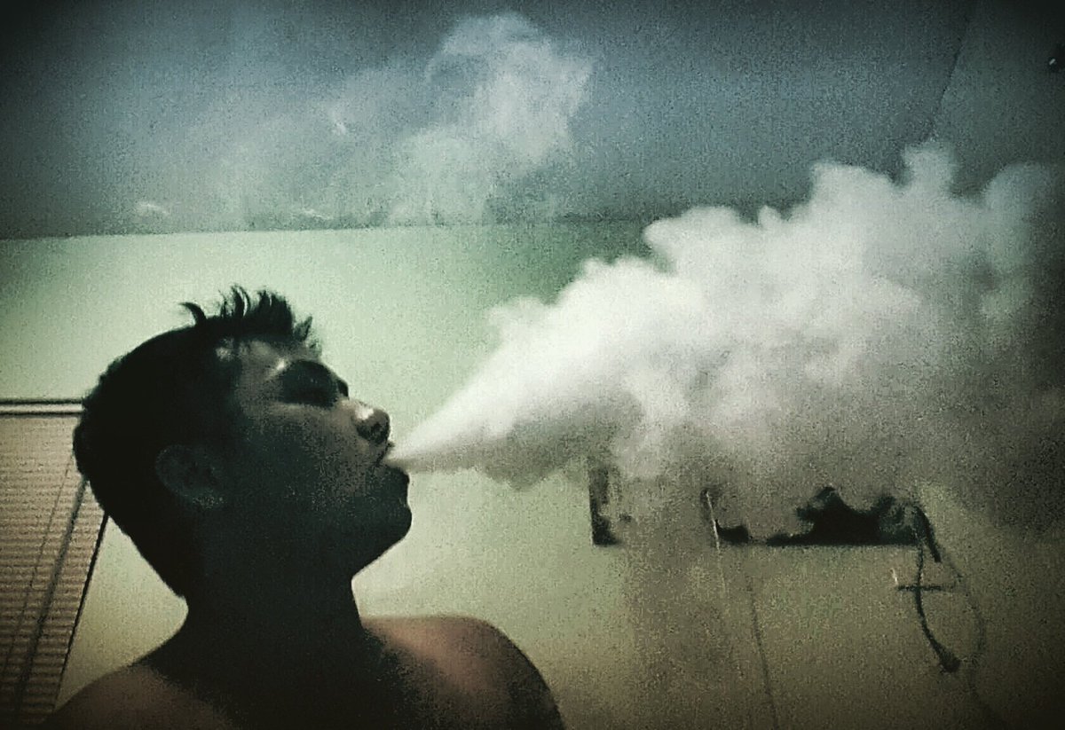 Matthinik's tweet photo. Cloudcheck! #vape #vapenation #vapeon https://t.co/3AIZkPf38C