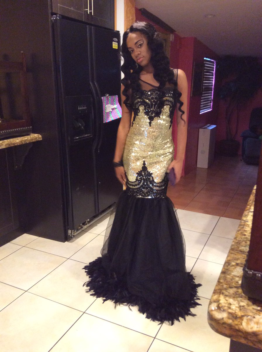 itsEngraved's tweet photo. 💅🏽👸🏽#take16 #miramarprom2k16 https://t.co/HhW1fUWp6S