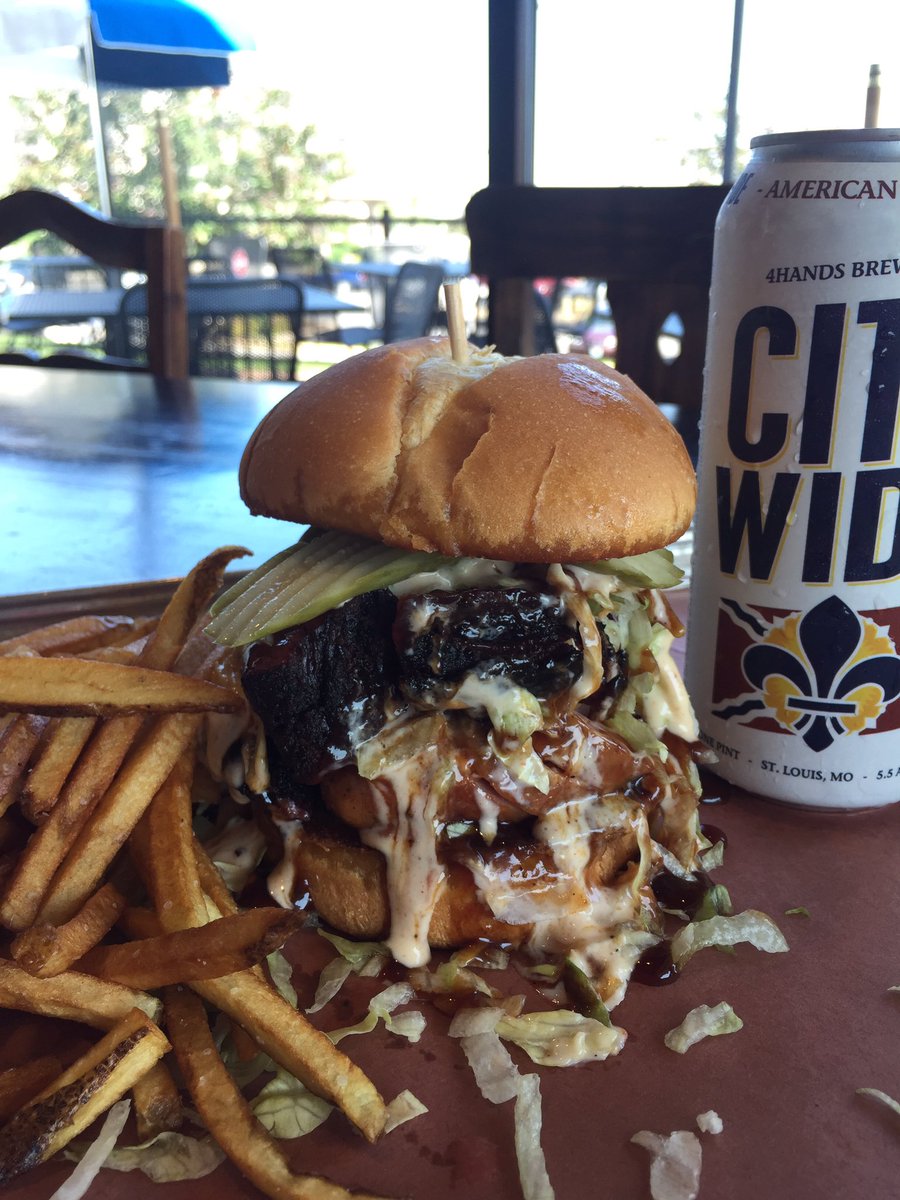 Dropped some #SharkBait into the #BigMuddy today @SugarFireSmoke in #ValleyPork!  Let's take #Game1 @StLouisBlues !