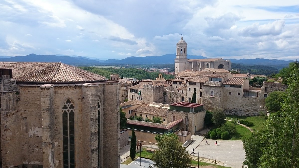 BSBLYFE's tweet photo. Daenerys where's your dragon #Girona #GameofThrones https://t.co/7T9IFkQnEU