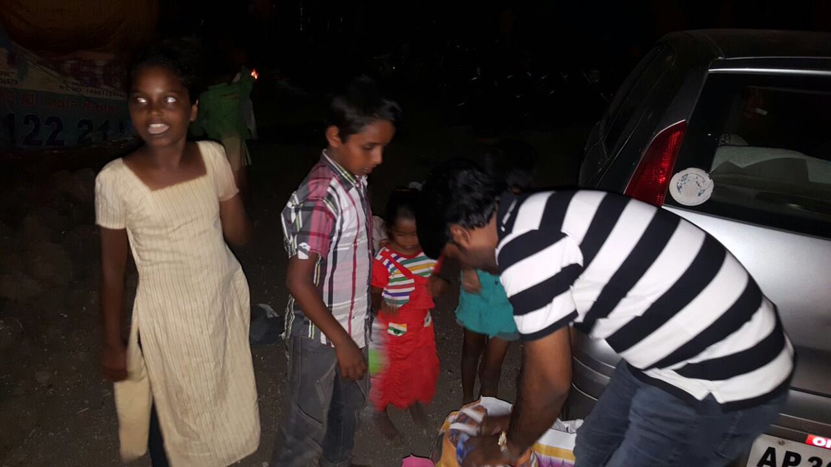 HelpingheartsH2's tweet photo. @WeAreHyderabad @Kurmanath as today is weekoff our team distributed clothes to orphans.#H2helpinghearts https://t.co/83V0I41BKT