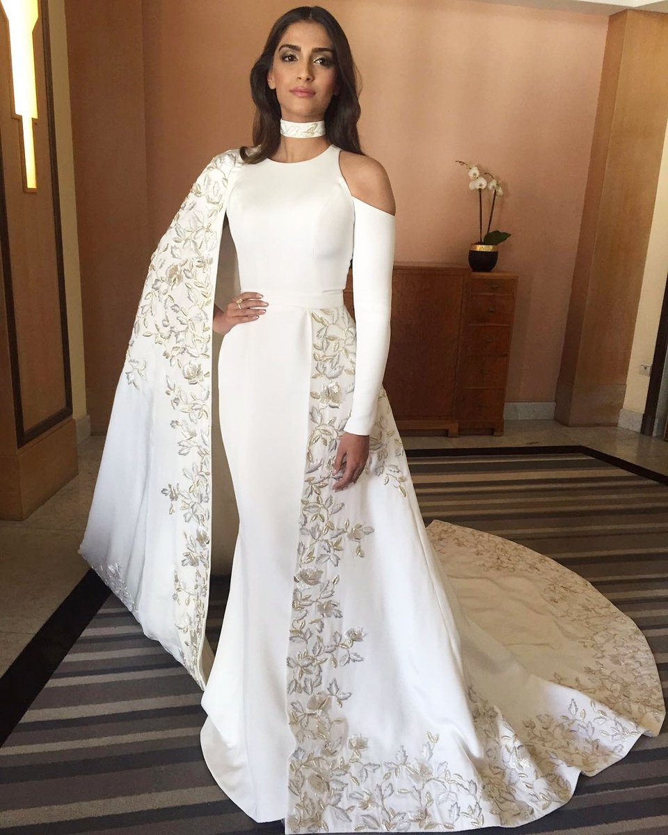 MissMalini's tweet photo. First look of @sonamkapoor is simply breathtaking! @LOrealParisIn #beinfallible #ICANnes #CannesCollection2016 https://t.co/su1GBWYAVc