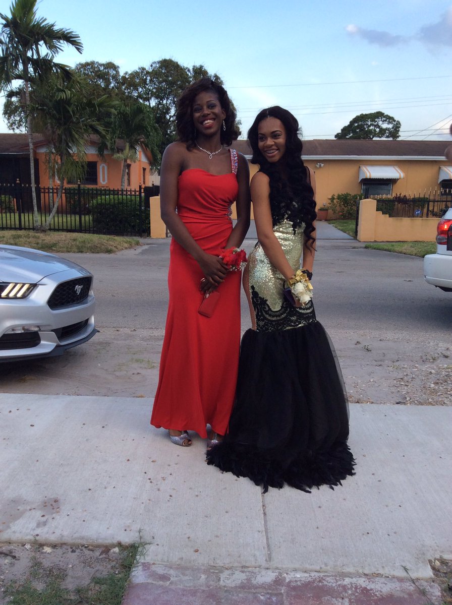 itsEngraved's tweet photo. Truly a night of stars #take16 miramarprom2k16 https://t.co/9zJpztYSGy