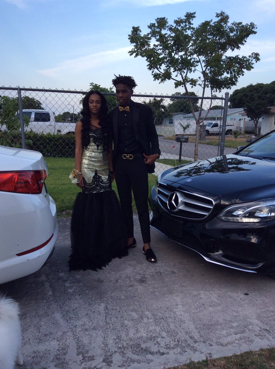 itsEngraved's tweet photo. Truly a night of stars #take16 miramarprom2k16 https://t.co/9zJpztYSGy