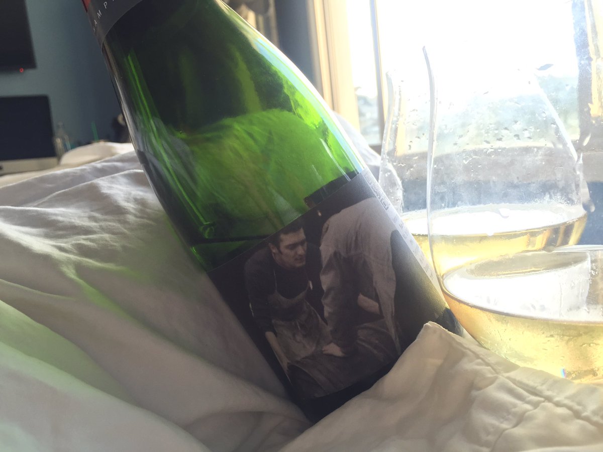 DMCastleberry's tweet photo. Bay to grapers! Thanks for the good juice @baygrape #b2b #champagne #suenen https://t.co/aW96qH0Ab1