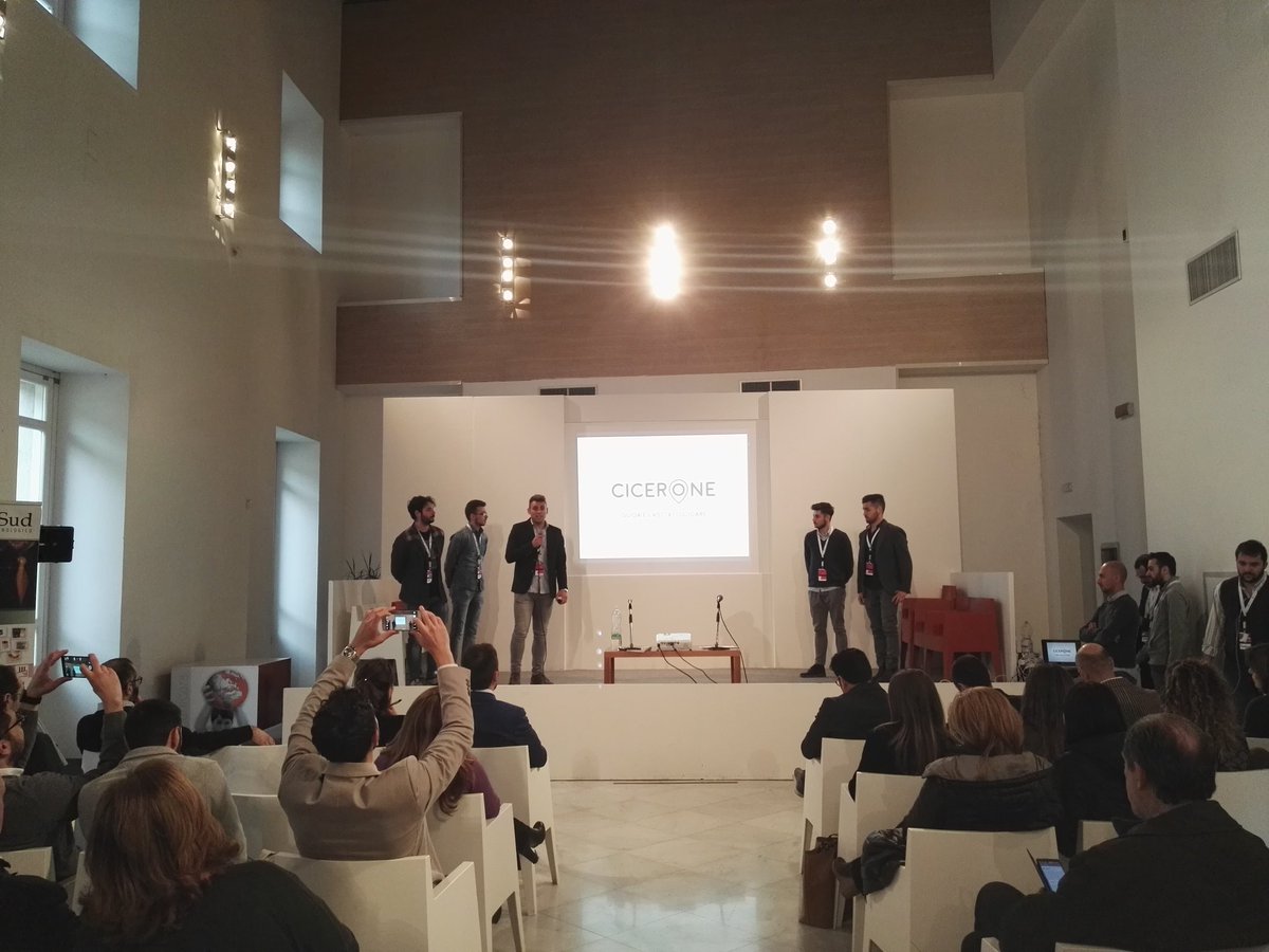 Il secondo team a pitchare è quello di #Cicerone! 
#SWBenevento #NoTalkAllAction