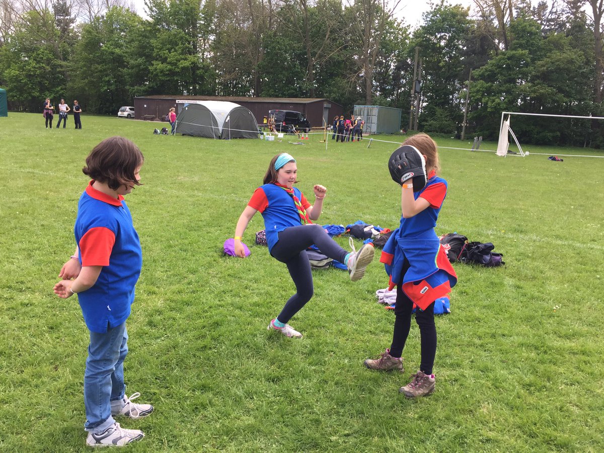 1ELeakeGuides's tweet photo. Inflatables, sumo, sports, crafts, friendship &amp; sunshine...A great day at #FestivalOfFun @jennyguides @wendywalker74 https://t.co/j1ttHSdXn7